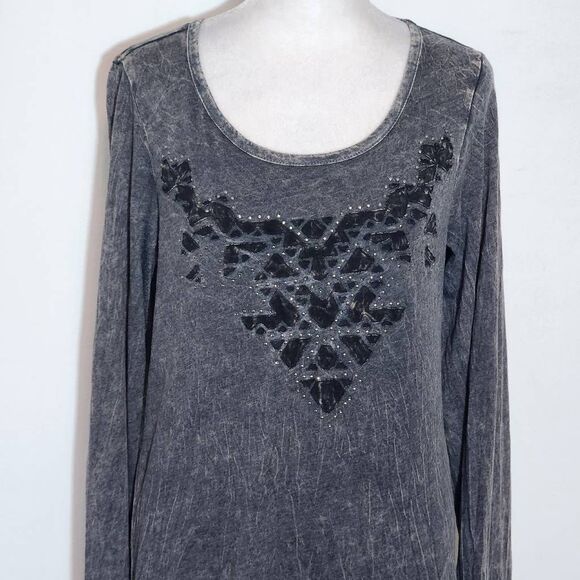 Daytrip Black Mineral Washed Tee with Metal Stud Detail Size Large - Picture 3 of 10